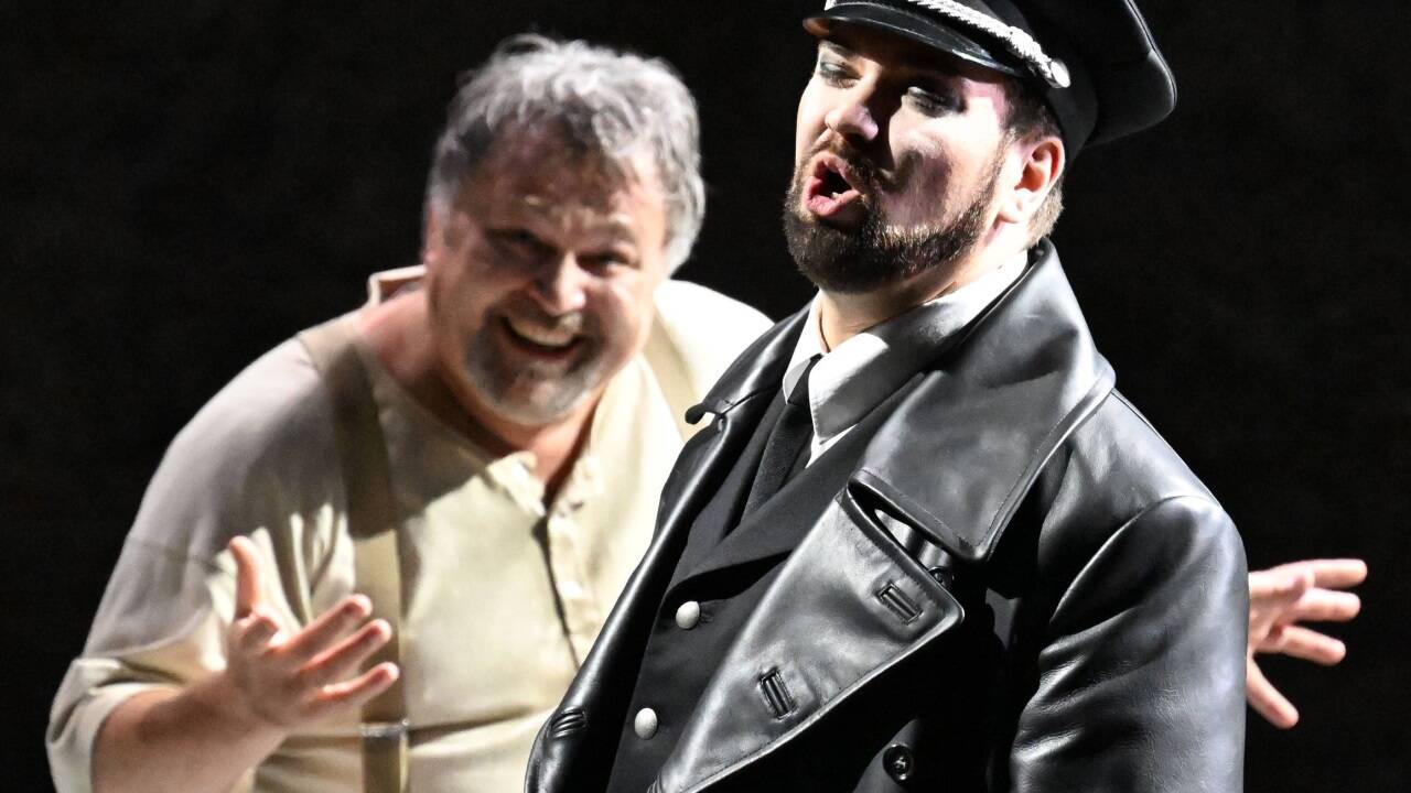 Jörg Schneider (Doktor) und Anthony Robin Schneider (Soljony). 
