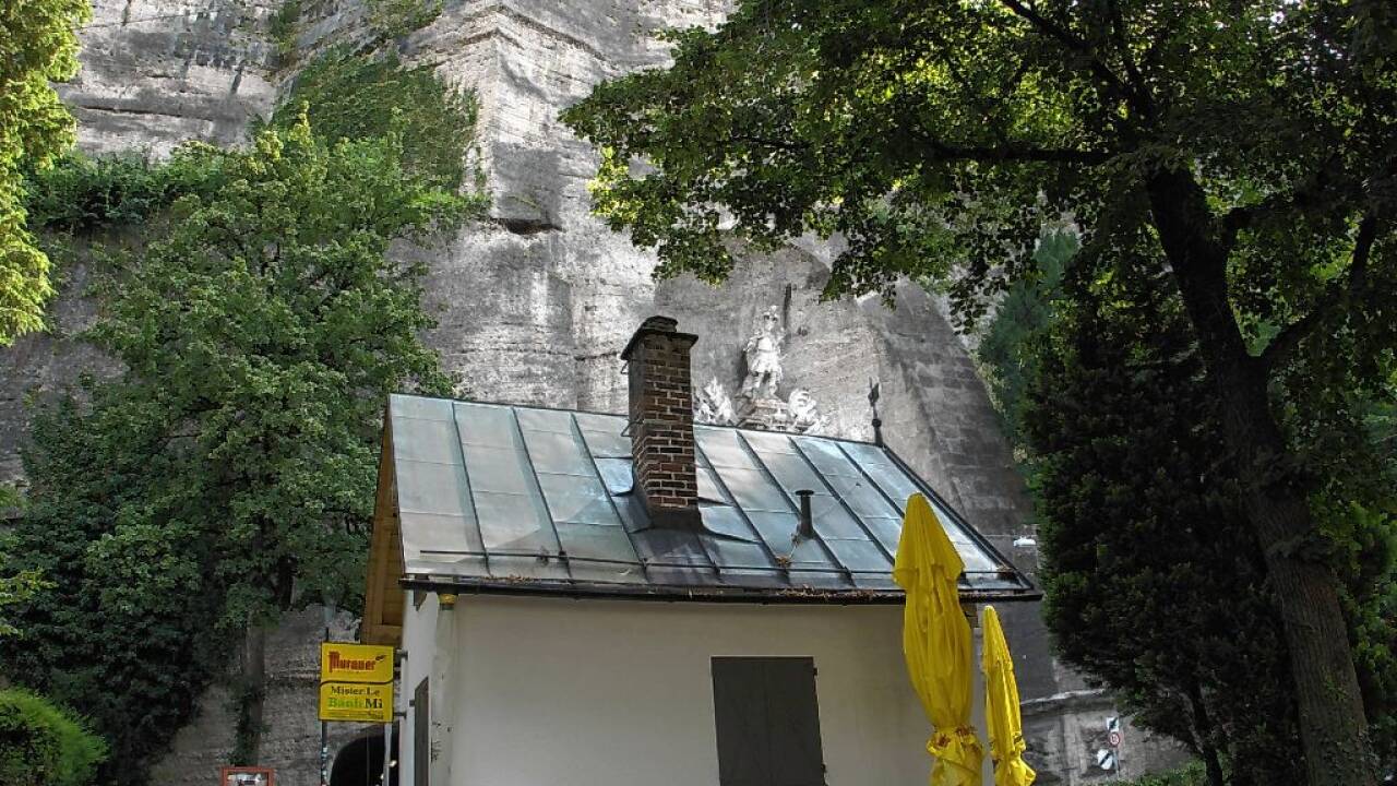 Das Imbisshäusl gleich außerhalb des Salzburger Neutors.  