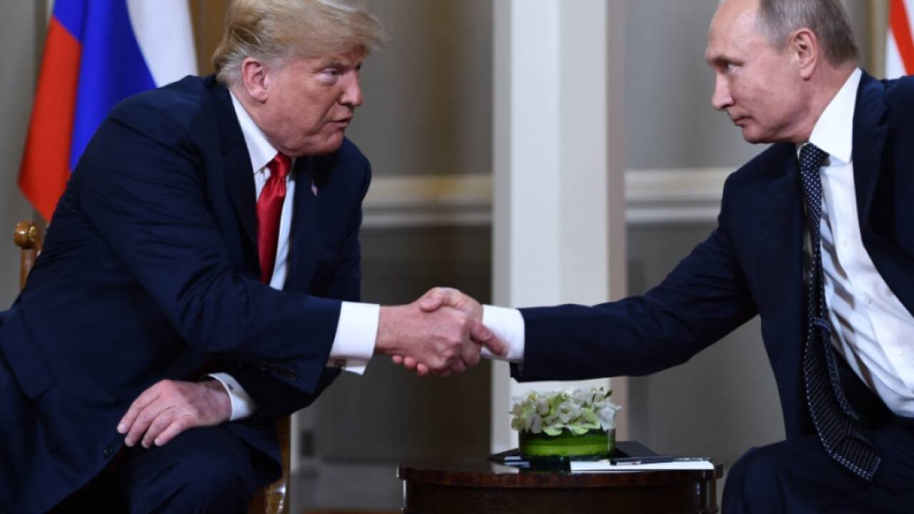 Trump und Putin bei einem Treffen im Jahr 2018 Trump und Putin bei einem Treffen im Jahr 2018