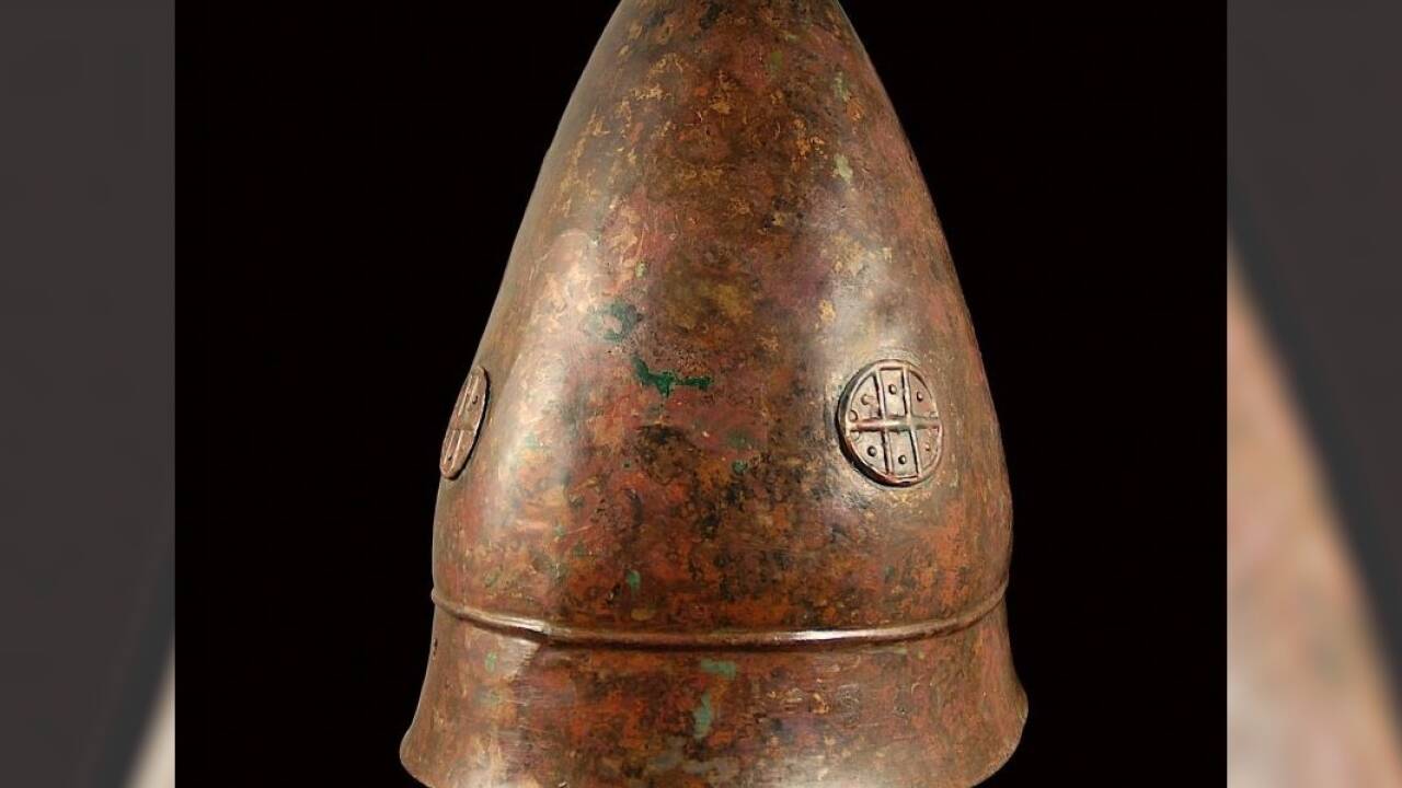 Bronzehelm aus der Zeit Alexander des Großen 