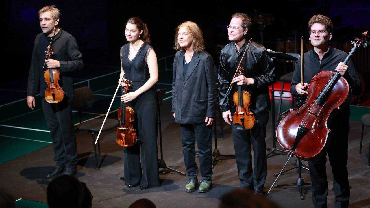 Angela Winkler (Mitte) und das Delian Quartett – hier zu sehen 2023 in der Szene in Salzburg. Angela Winkler (Mitte) und das Delian Quartett – hier zu sehen 2023 in der Szene in Salzburg.
