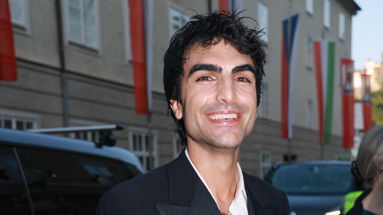  Cameron Shahbazi, Hauptdarsteller aus der Oper „Drei Schwestern“.  