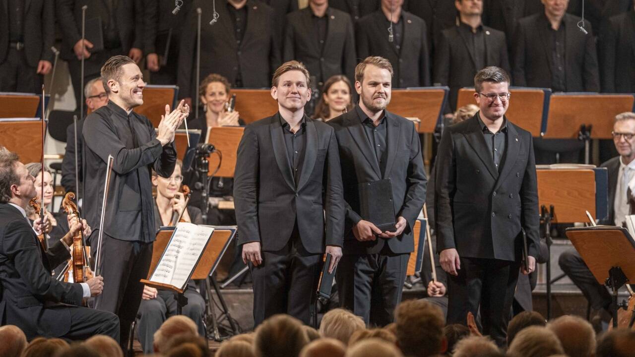 Roberto González-Monjas, Bogdan Volkov, Manuel Winckhler, Robert Rathwallner und Mitglieder des Mozarteumorchesters 