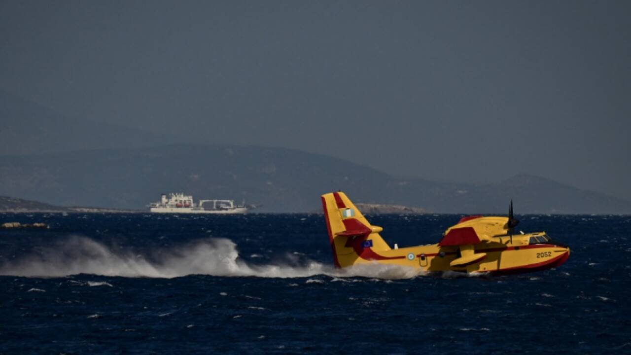 Zahlreiche Löschflugzeuge stehen im Einsatz Zahlreiche Löschflugzeuge stehen im Einsatz