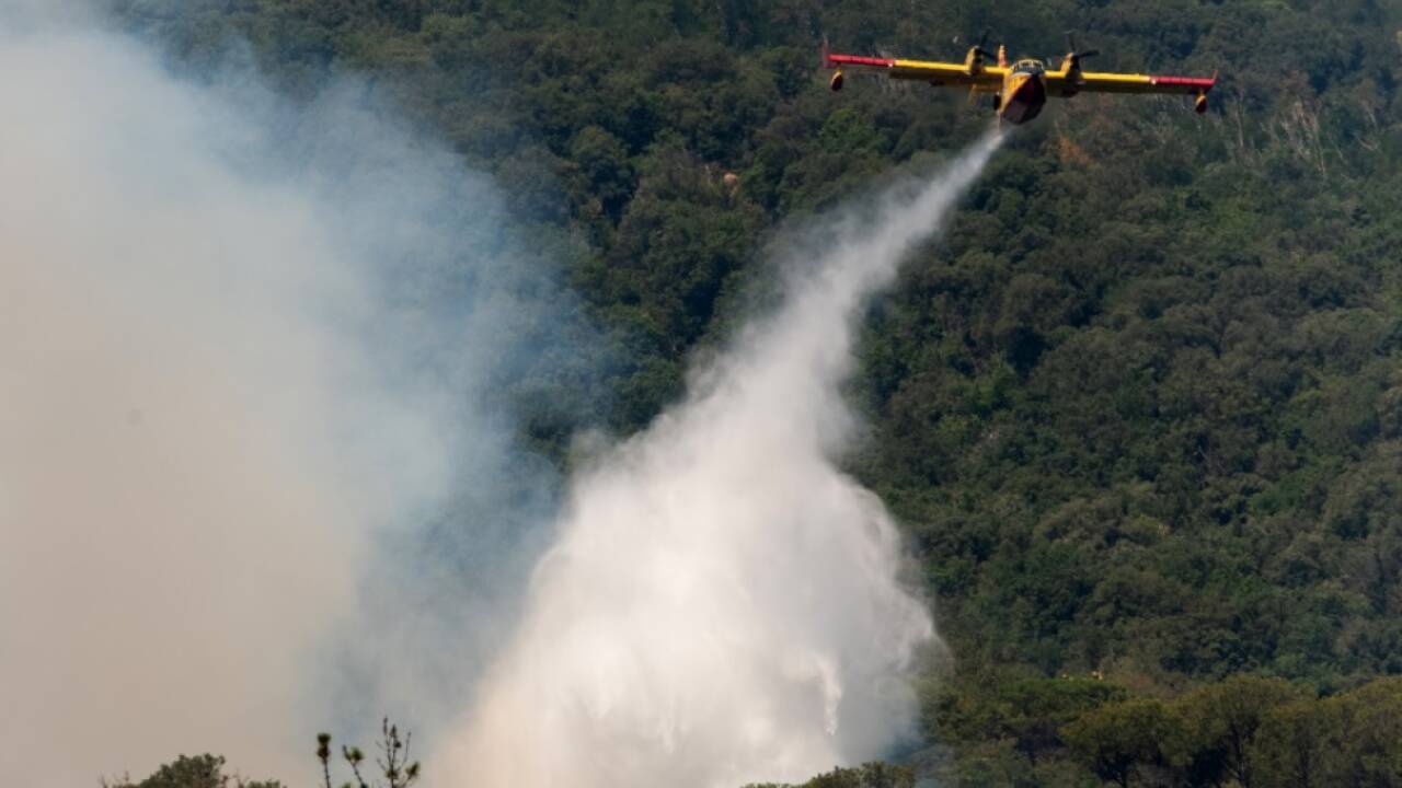Die Löschkräfte waren an den Hängen des Vesuv weiter im Großeinsatz 