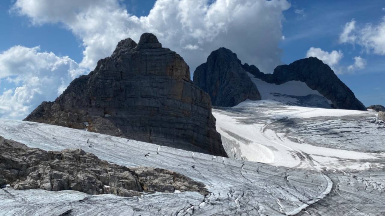 Weg am Gjaidsteinsattel auf kleines Schneeband geschrumpft 