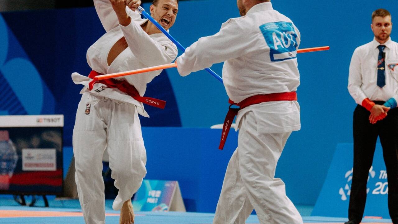 Gut und Böse duellierten sich Lichtschwertern. 