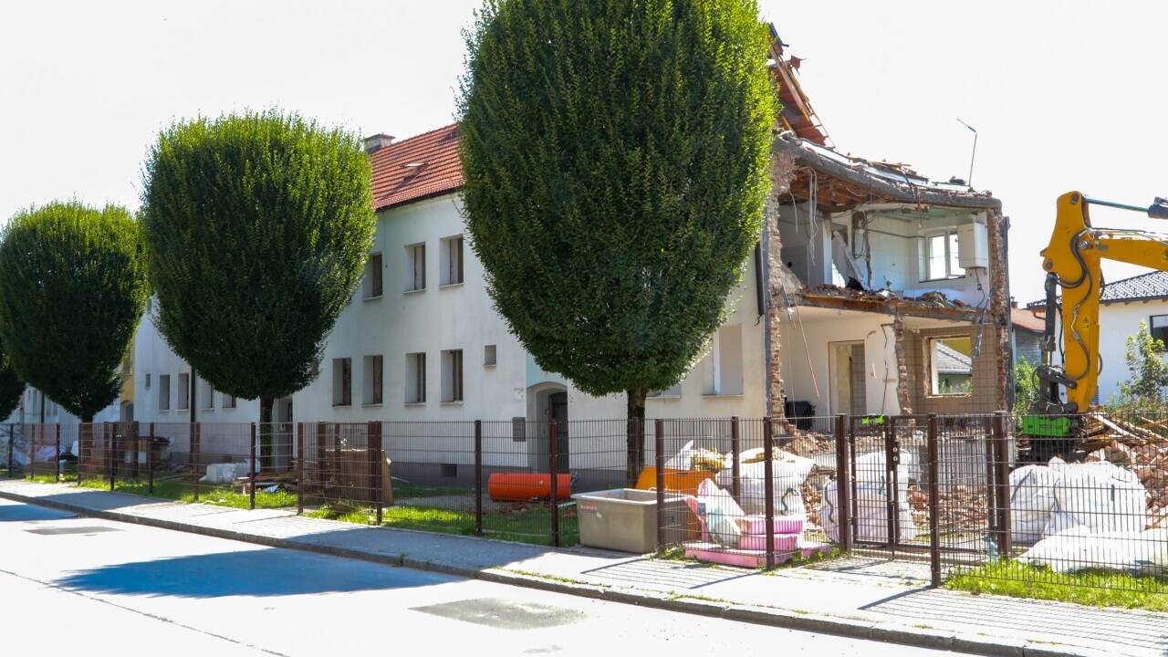 An der Siebenbürgerstraße in Salzburg-Liefering sind die Abrissbagger aufgefahren.  