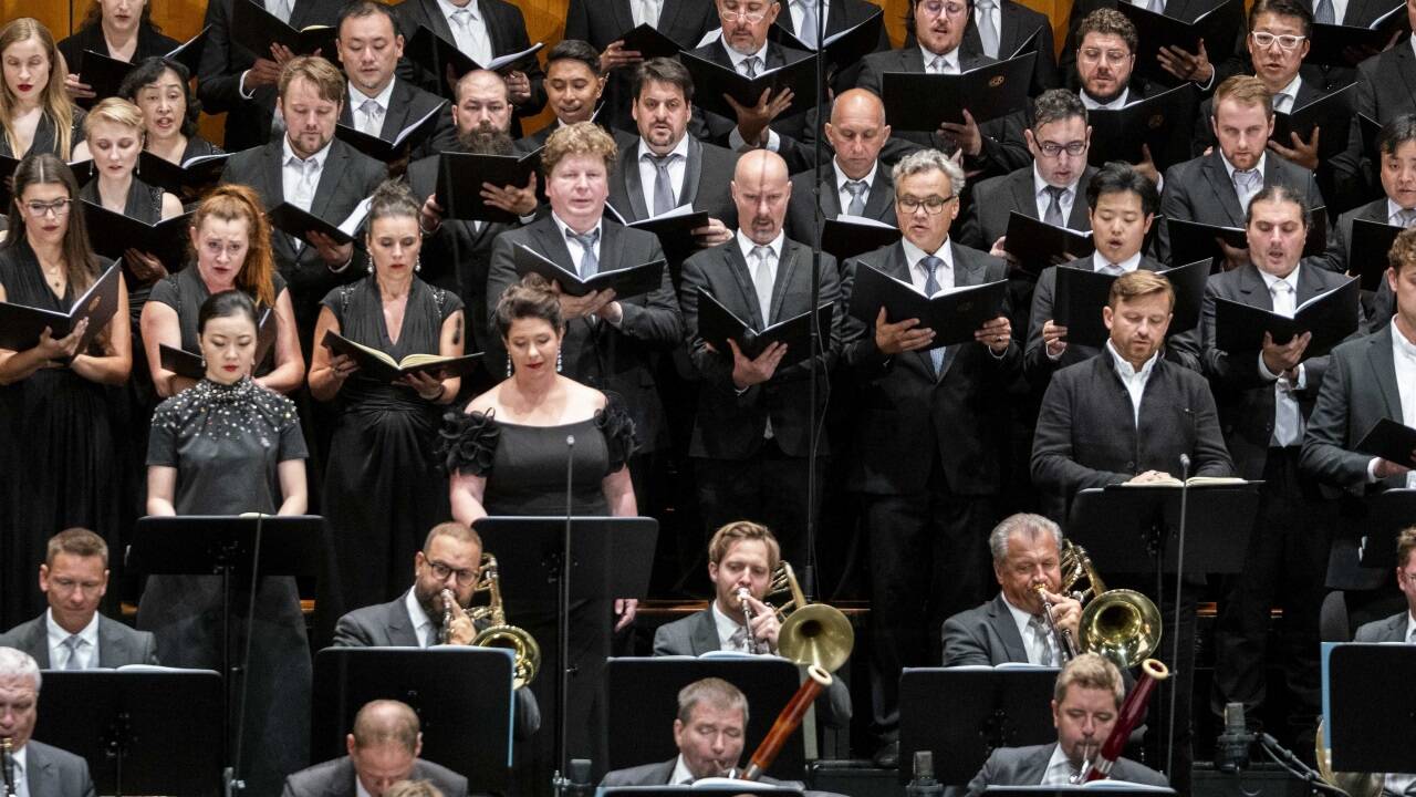 Wiener Philharmoniker, Konzertvereinigung Wiener Staatsopernchor und die Solisten Ying Fang, Wiebke Lehmkuhl, Pavol Breslik und William Thomas 