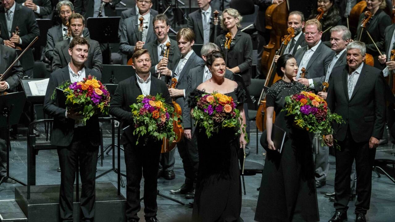 Gesangssolisten William Thomas, Pavol Brelik, Wiebke Lehmkuhl und Ying Fang mit Ernst Raffelsberger (Choreinstudierung) 