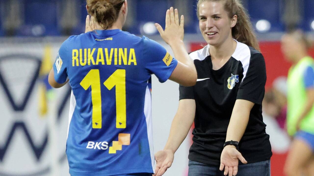 Trainerin Lisa Alzner durfte gleich zum Auftakt jubeln.  