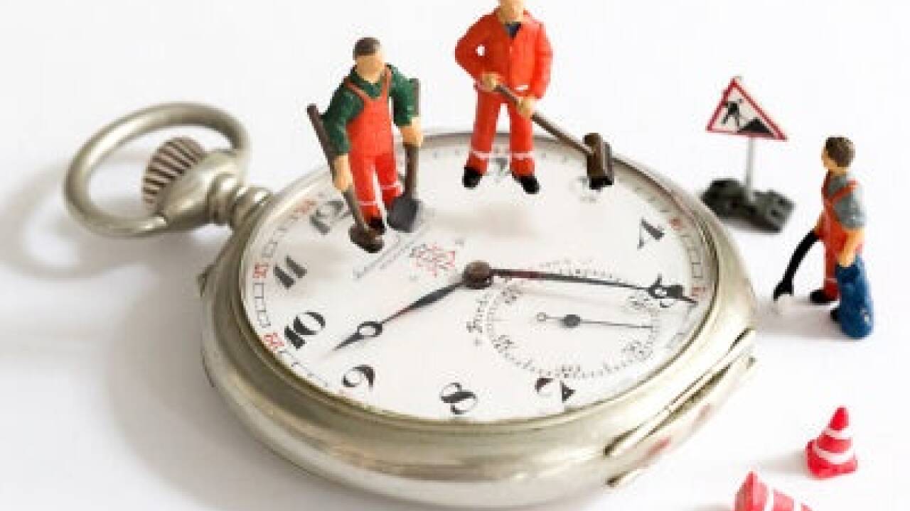 Bei Gleitzeit gibt es kein starres „9-to-5“, sondern eine Spanne, innerhalb derer die Arbeitszeit frei eingeteilt werden kann. 