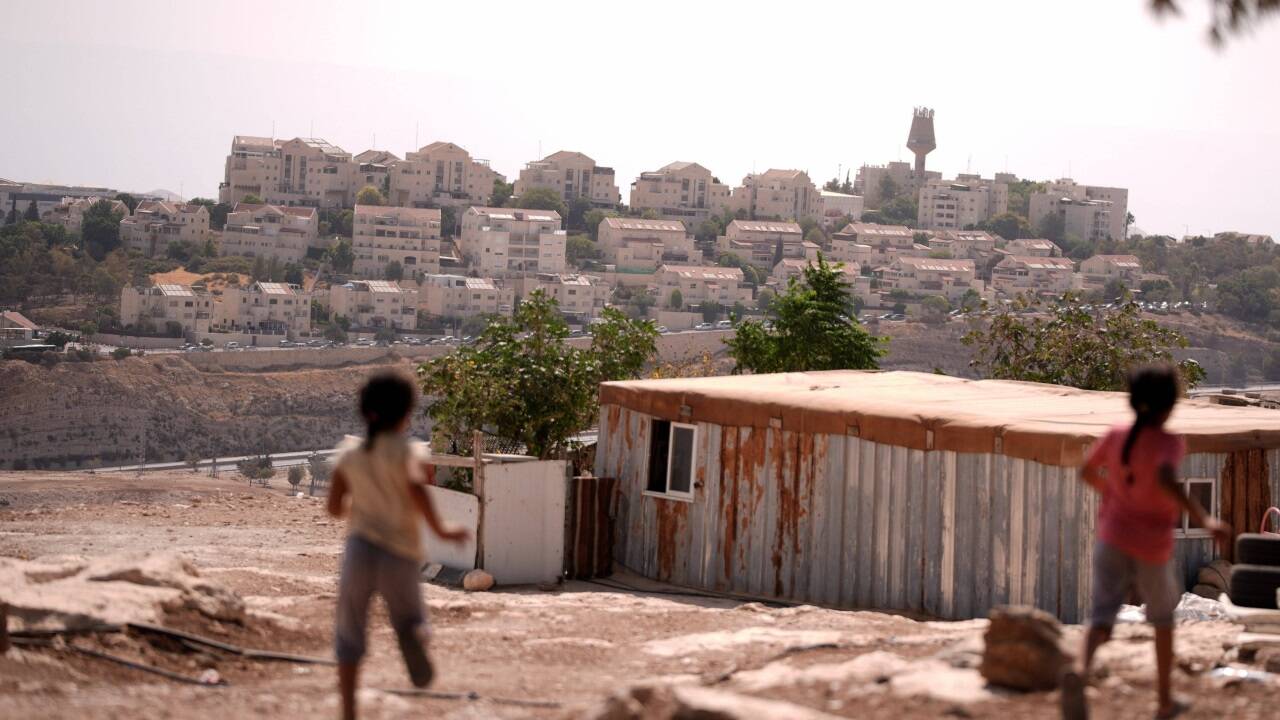 Den Beduinen, die in der von den Siedlungsplänen betroffenen Zone leben, fürchten eine Zwangsumsiedelung. Den Beduinen, die in der von den Siedlungsplänen betroffenen Zone leben, fürchten eine Zwangsumsiedelung.