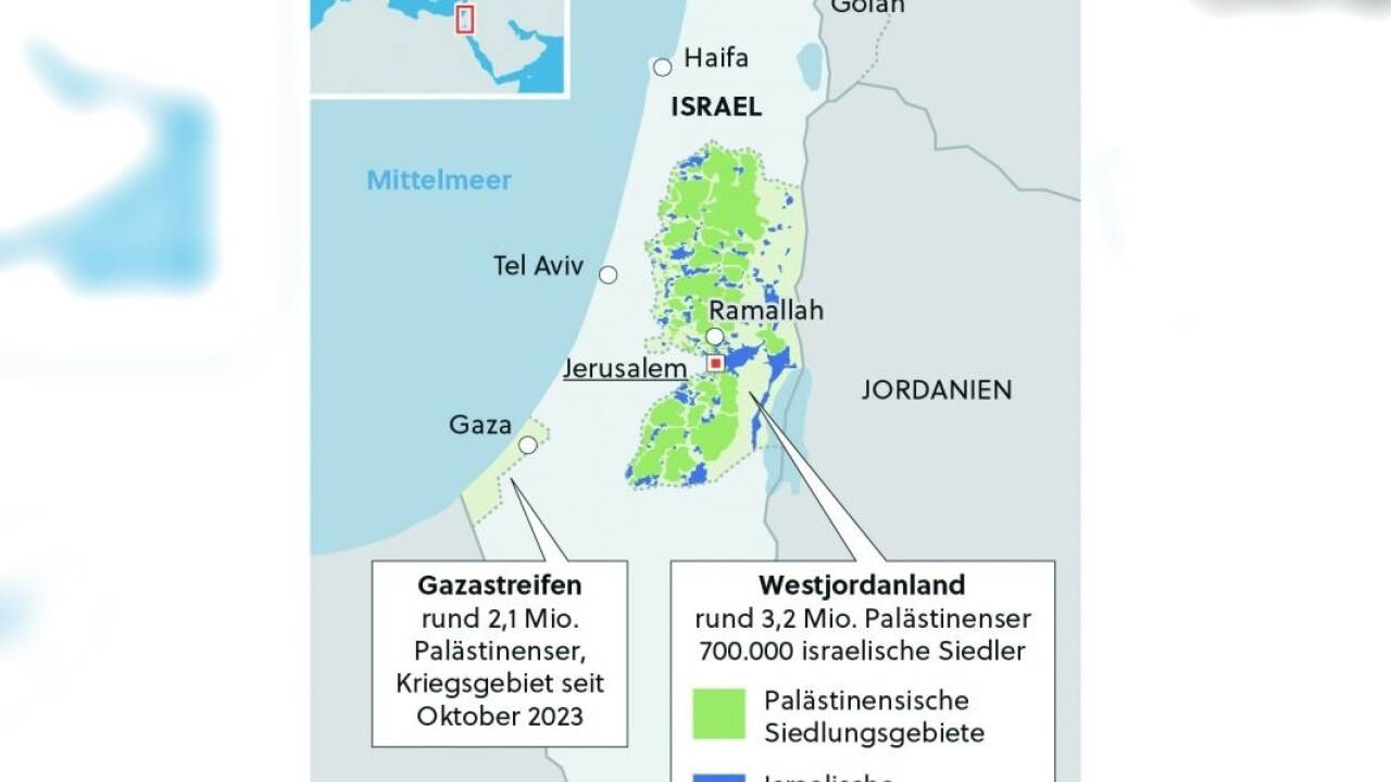 Den Beduinen, die in der von den Siedlungsplänen betroffenen Zone leben, fürchten eine Zwangsumsiedelung. Den Beduinen, die in der von den Siedlungsplänen betroffenen Zone leben, fürchten eine Zwangsumsiedelung.