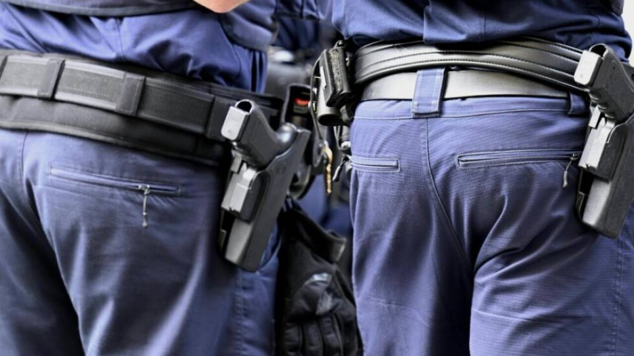 Uniformierte trennten die Kontrahenten 