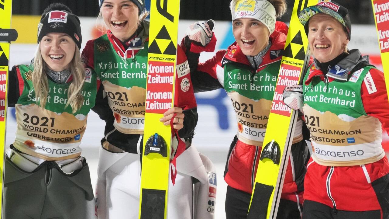 Chiara Hölzl, Marita Kramer, Sophie Sorschag und Daniela Iraschko-Stolz waren 2021 gemeinsam Team-Weltmeisterinnen.  