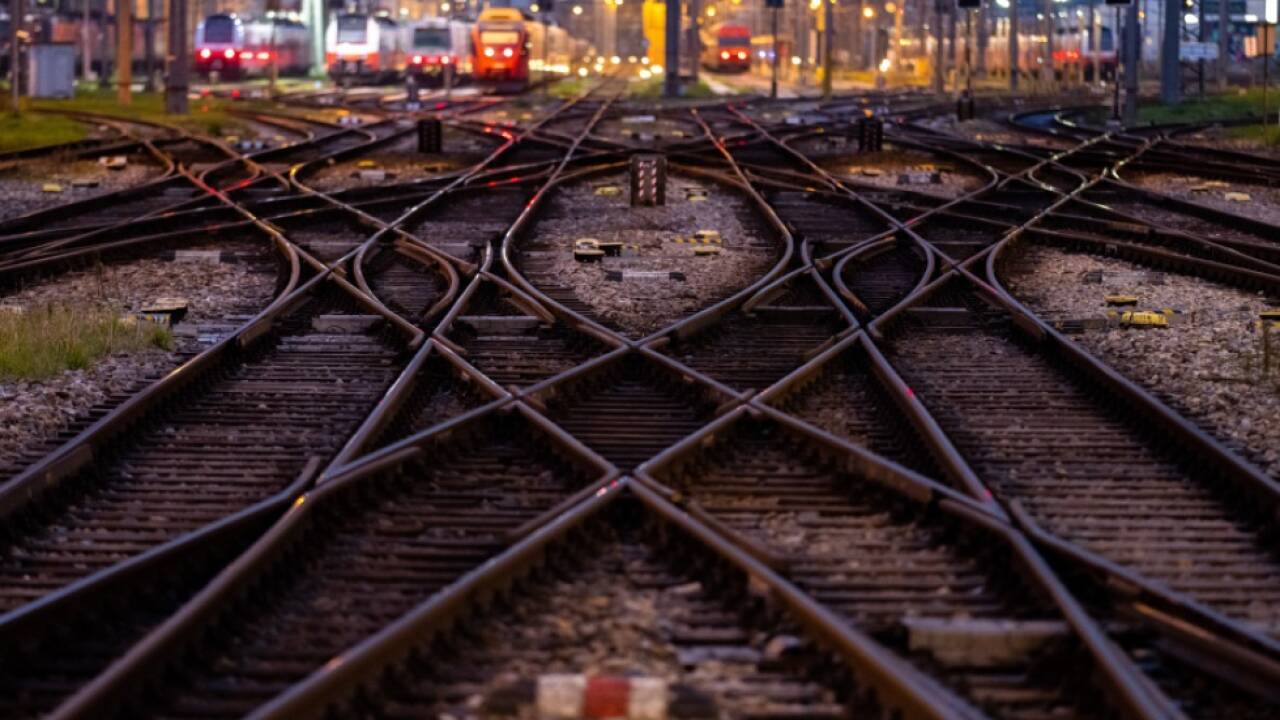 Vor allem Zugreisen ins Ausland sind oft teurer als Flüge 