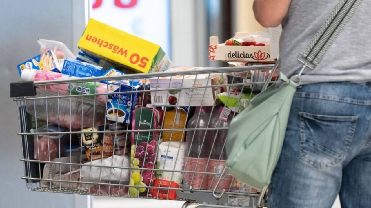 Amtliche Preiseingriffe sind gerade bei Lebensmitteln nirgends von wirklichem Erfolg gekrönt. Amtliche Preiseingriffe sind gerade bei Lebensmitteln nirgends von wirklichem Erfolg gekrönt.