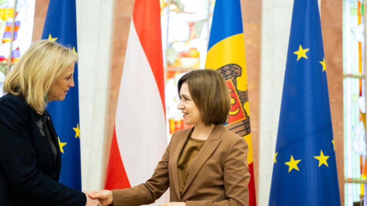 Meinl-Reisinger beim Empfang durch Präsidentin Sandu 