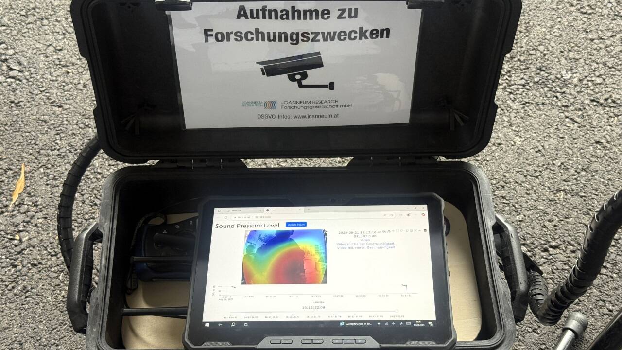 Hightech im schwarzen Koffer. Hightech im schwarzen Koffer.