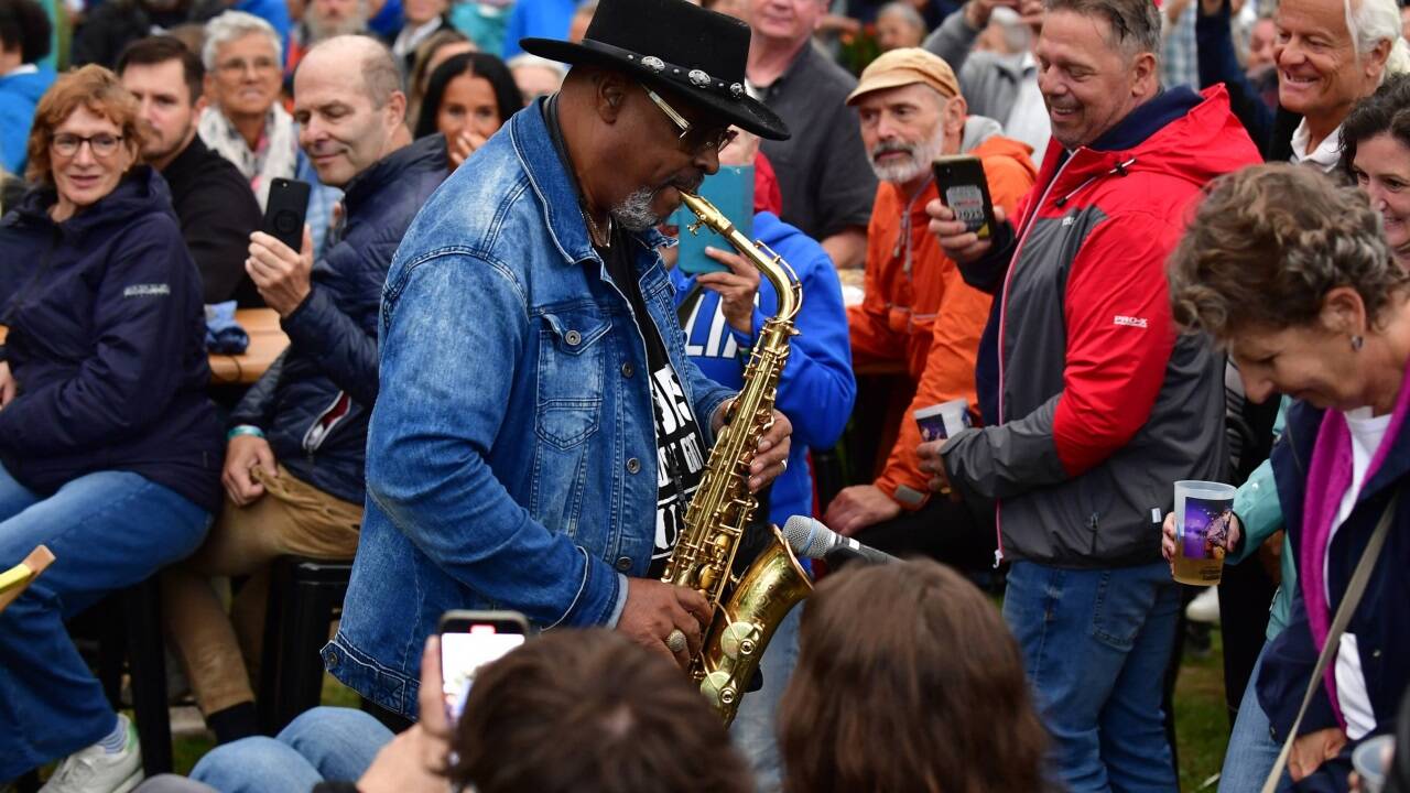 Sonniger Sound im Stadtpark trotz der Witterung: Sir Waldo Weathers 