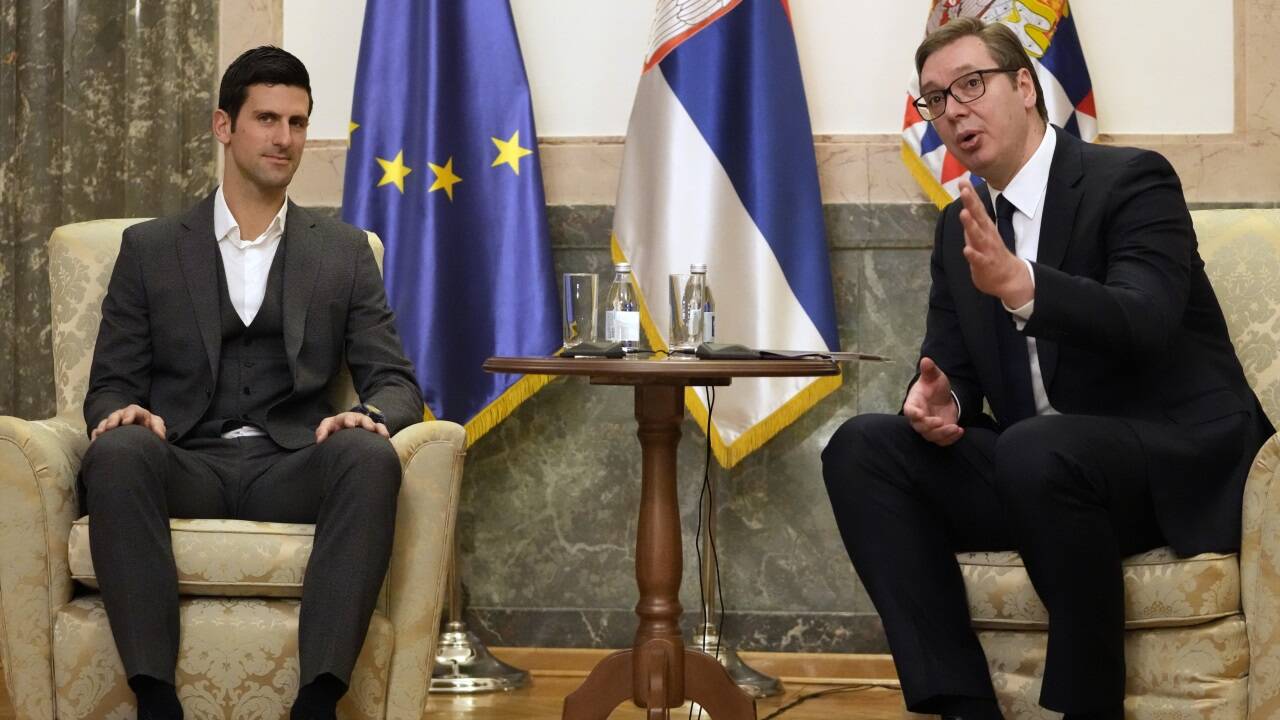 Als Serbiens Präsident Vučić 2022 während der Coronakrise noch gut auf Djoković zu sprechen war.  Als Serbiens Präsident Vučić 2022 während der Coronakrise noch gut auf Djoković zu sprechen war.