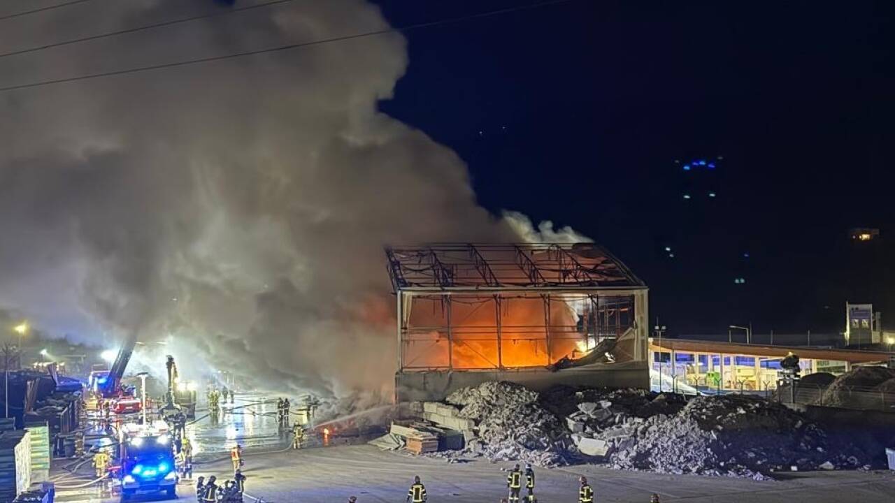 Erst im Februar dieses Jahres hatte es in der Recyclinganlage gebrannt. Das Archivbild stammt von damals. Erst im Februar dieses Jahres hatte es in der Recyclinganlage gebrannt. Das Archivbild stammt von damals.