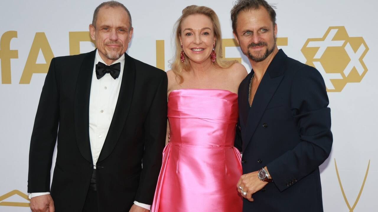 Gery Keszler (Obmann des Vereins Life Plus), Festspielpräsidentin Kristina Hammer und Jedermann-Schauspieler Philipp Hochmair. 
