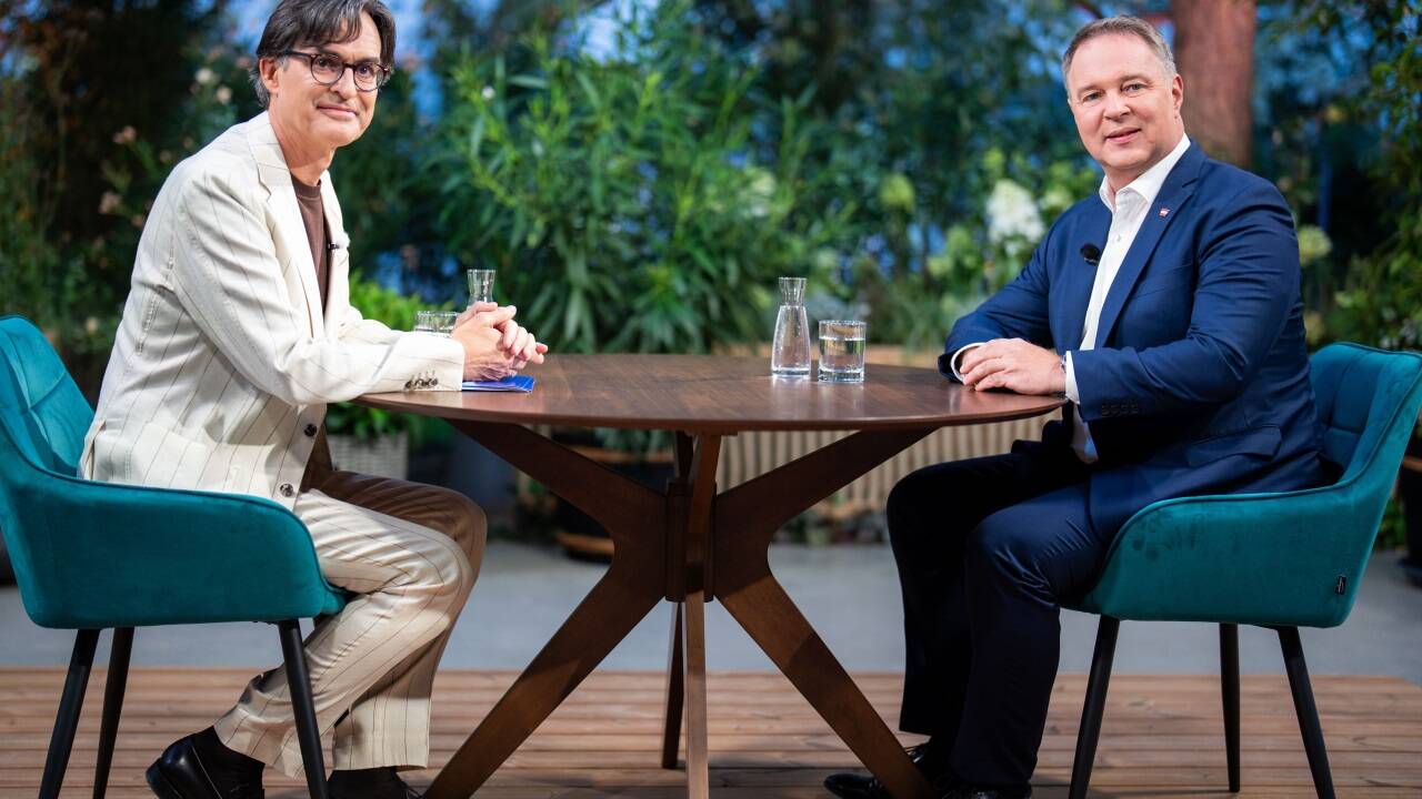 Die ORF-Sommergespräche sind heuer anders als sonst. Gut so. Im Bild Interviewer Klaus Webhofer mit SPÖ-Chef Andreas Babler. Die ORF-Sommergespräche sind heuer anders als sonst. Gut so. Im Bild Interviewer Klaus Webhofer mit SPÖ-Chef Andreas Babler.