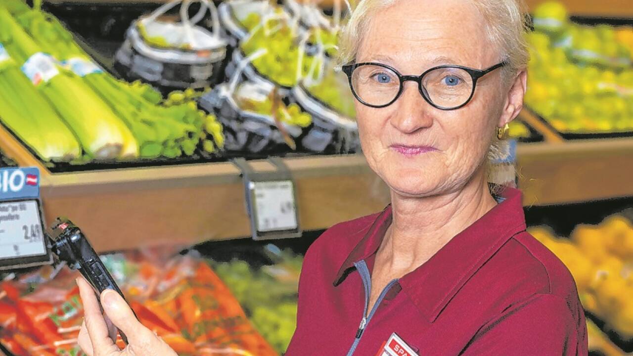 In der Pension bei Spar aktiv: Die erfahrene Mitarbeiterin Christine Öhlschuster ist in geringfügigem Beschäftigungsausmaß zu ihrem früheren Arbeitgeber zurückgekehrt.  