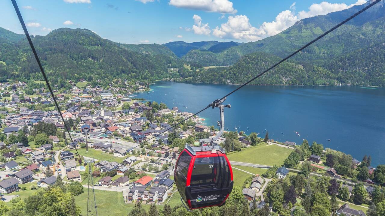 Die Seilbahn bringt Gäste auf das Zwölferhorn. 
