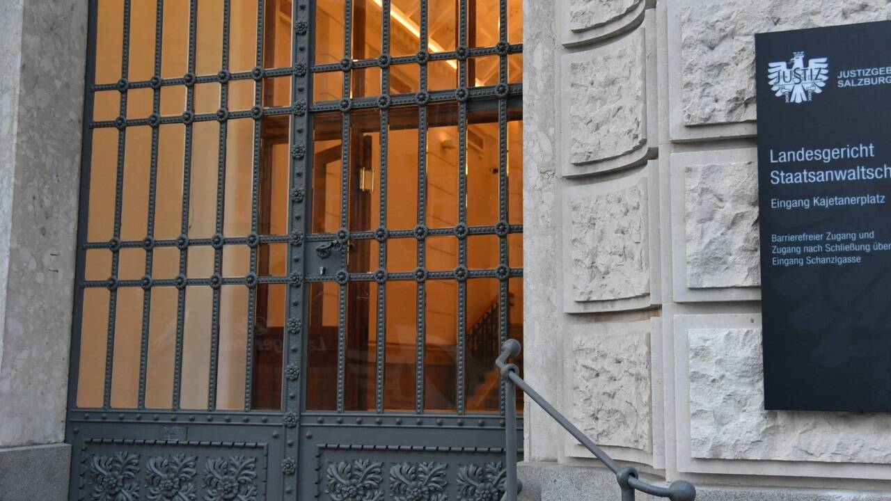 Die Staatsanwaltschaft wirft der Frau Steuerhinterziehung vor.  