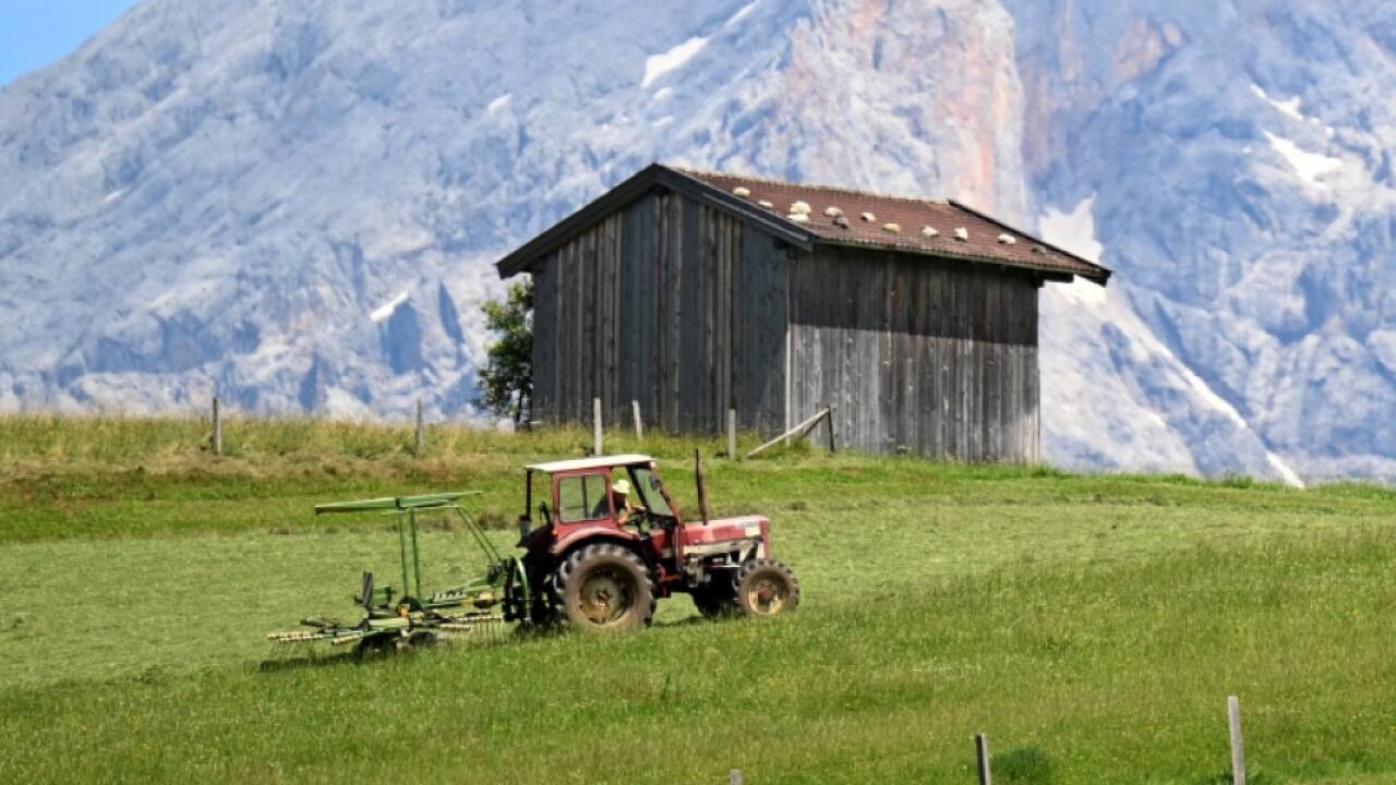 Ein Senior stürzte in Tirol mit seinem Traktor ab und starb 