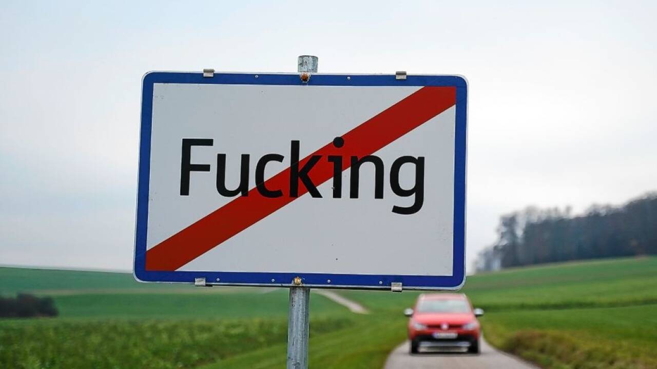 Fucking ist der Klassiker – vor fünf Jahren gab die Gemeinde Tarsdorf auf und benannte den Ortsteil in Fugging um. 
