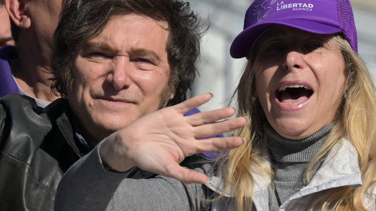 Seine Schwester Karina Milei war bei der Veranstaltung an Mileis Seite. 