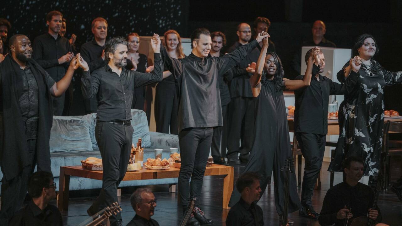 Stürmischer Jubel für Dirigent Teodor Currentzis und seine Sänger 