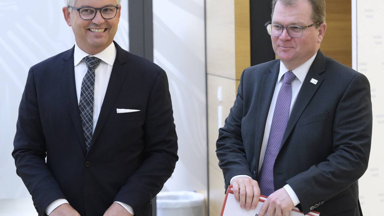Markus Stix (rechts), hier mit Ex-Finanzminister Magnus Brunner, führt die Geschäfte der Bundesfinanzierungsagentur seit 2015. 