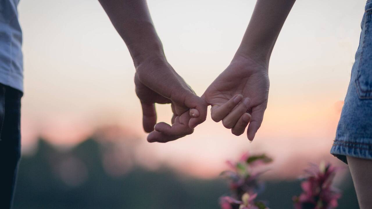 „In der Ferne konfrontieren wir die Partnerin oder den Partner mit all den Dingen, die uns nicht passen“, sagt ... 