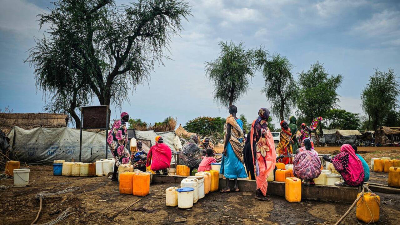 Stell dir vor, es ist Krieg, und keiner schaut hin. Das Bild zeigt eine Szene im Sudan, wo sich eine menschengemachte Katastrophe ungeahnten Ausmaßes ereignet. Stell dir vor, es ist Krieg, und keiner schaut hin. Das Bild zeigt eine Szene im Sudan, wo sich eine menschengemachte Katastrophe ungeahnten Ausmaßes ereignet.