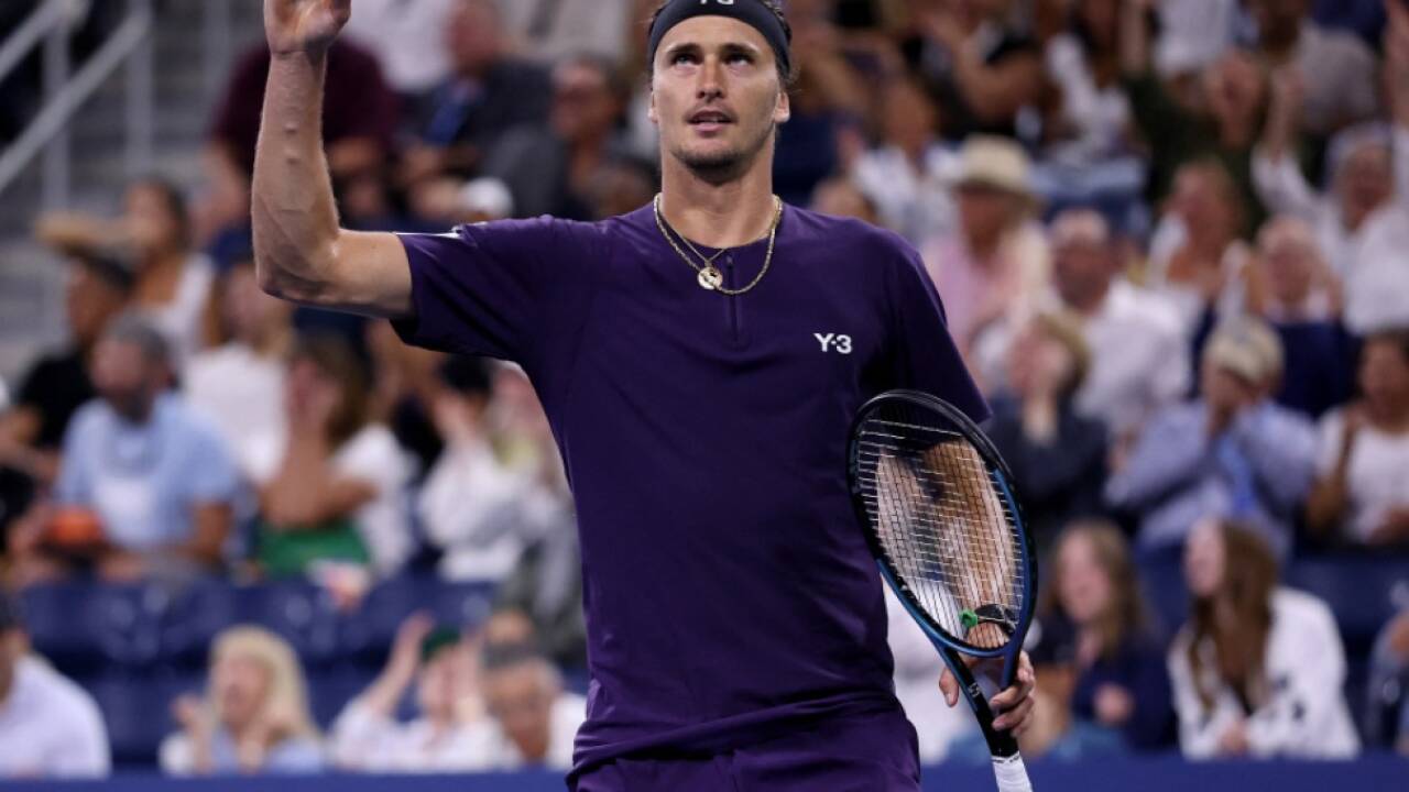 Zverev setzte sich in drei Sätzen durch 