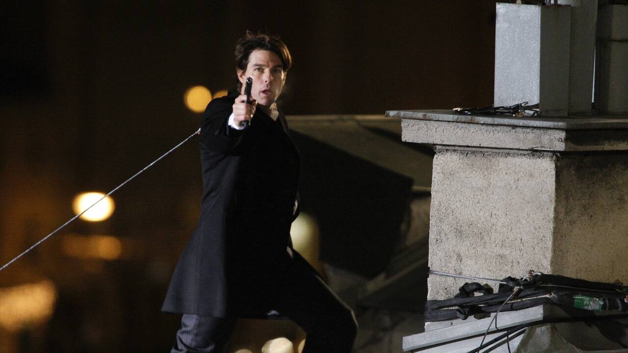 Tom Cruise vollführte seinen Stunt in „Knight and Day“ (2010) über den Dächern von Salzburg selbst. Nur der Sprung ins kalte Wasser musste gestrichen werden.  
