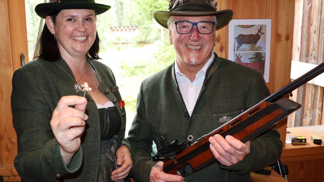 Sandra Etschbacher und Peter Lintschinger freuen sich auf das große Preberschießen. Sandra Etschbacher und Peter Lintschinger freuen sich auf das große Preberschießen.