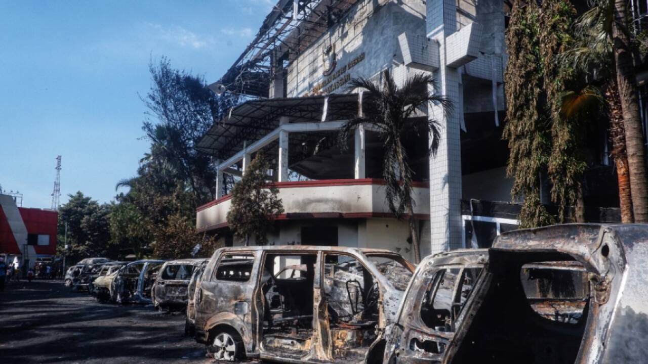 Das Gebäude der Stadtverwaltung in Makassar brannte aus 