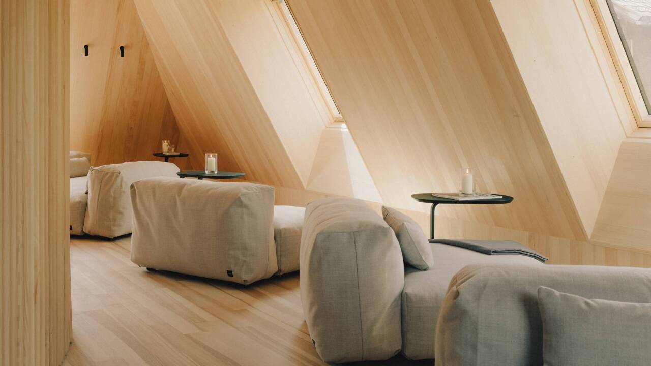 Jahrhundertealte Bausubstanz verbindet sich mit unaufgeregter moderner Architektur. 