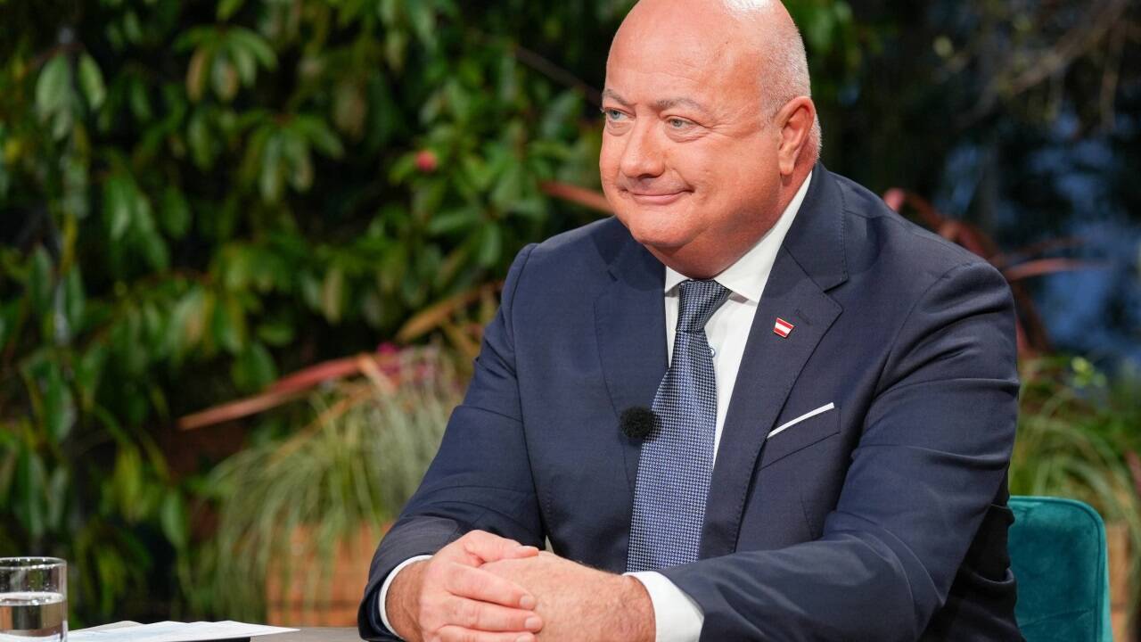 Szenen aus dem ORF-Sommergespräch mit Kanzler Christian Stocker.  