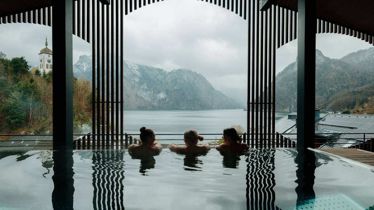 Das Traunsee & Hotel Post am See: Nature hideaway im Salzkammergut.  Das Traunsee & Hotel Post am See: Nature hideaway im Salzkammergut.