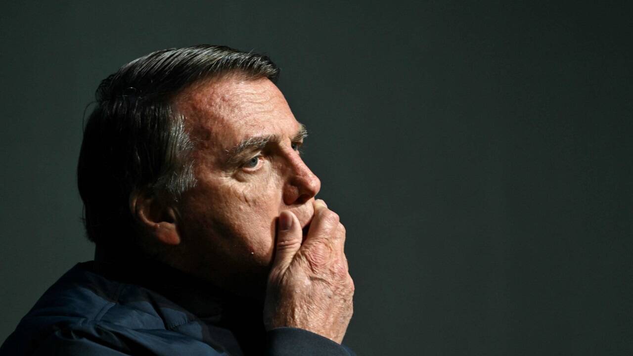 Jair Bolsonaro bestreitet bis heute jegliche Verbindungen zu den Angreifern auf das Regierungsviertel im Jänner 2023. Jair Bolsonaro bestreitet bis heute jegliche Verbindungen zu den Angreifern auf das Regierungsviertel im Jänner 2023.