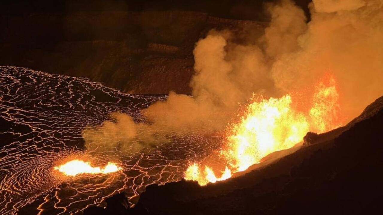 Der Vulkan Kilauea auf Hawaii spuckt wieder Lava 