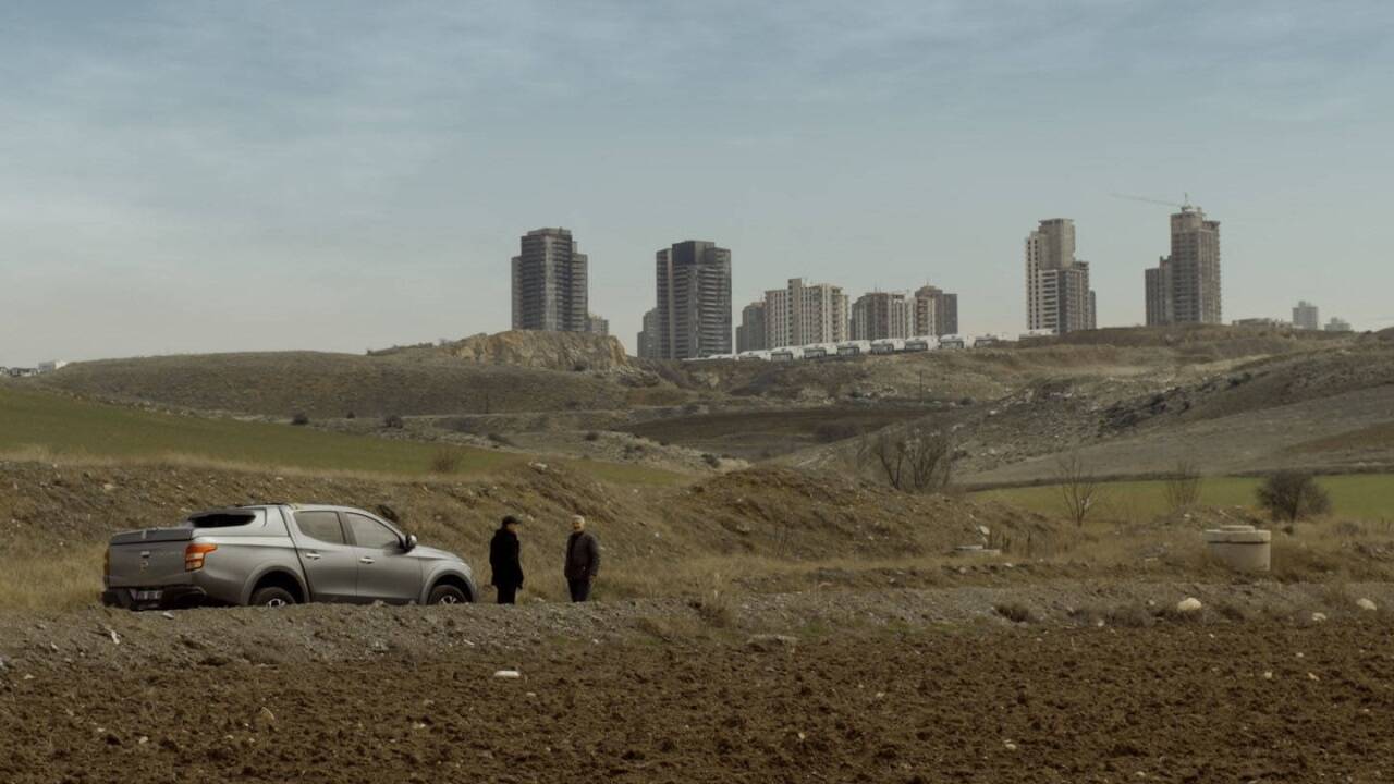 Bilder zum Film „Narben eines Putsches“. 