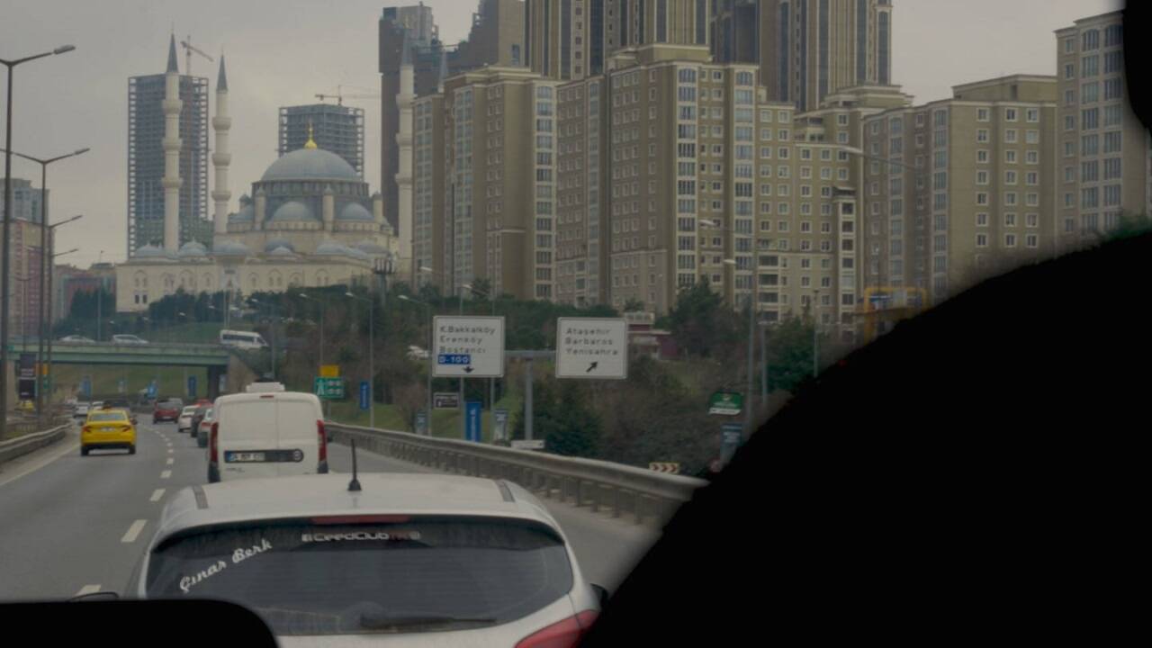 Bilder zum Film „Narben eines Putsches“. 